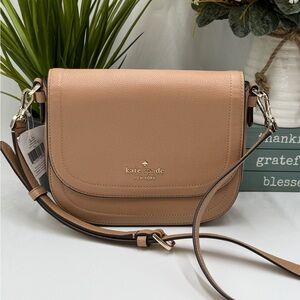 Kate Spade New York BLAKE SADDLE BAG light fawn